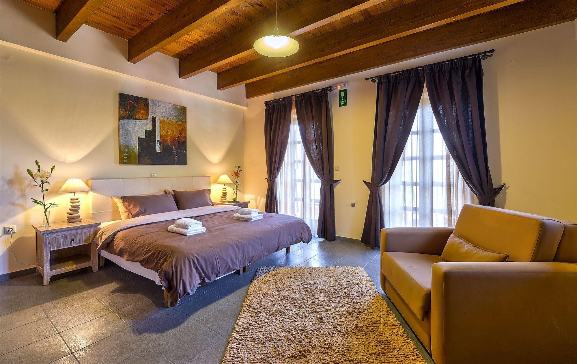 Apirathes Residence Zoúrva Dış mekan fotoğraf